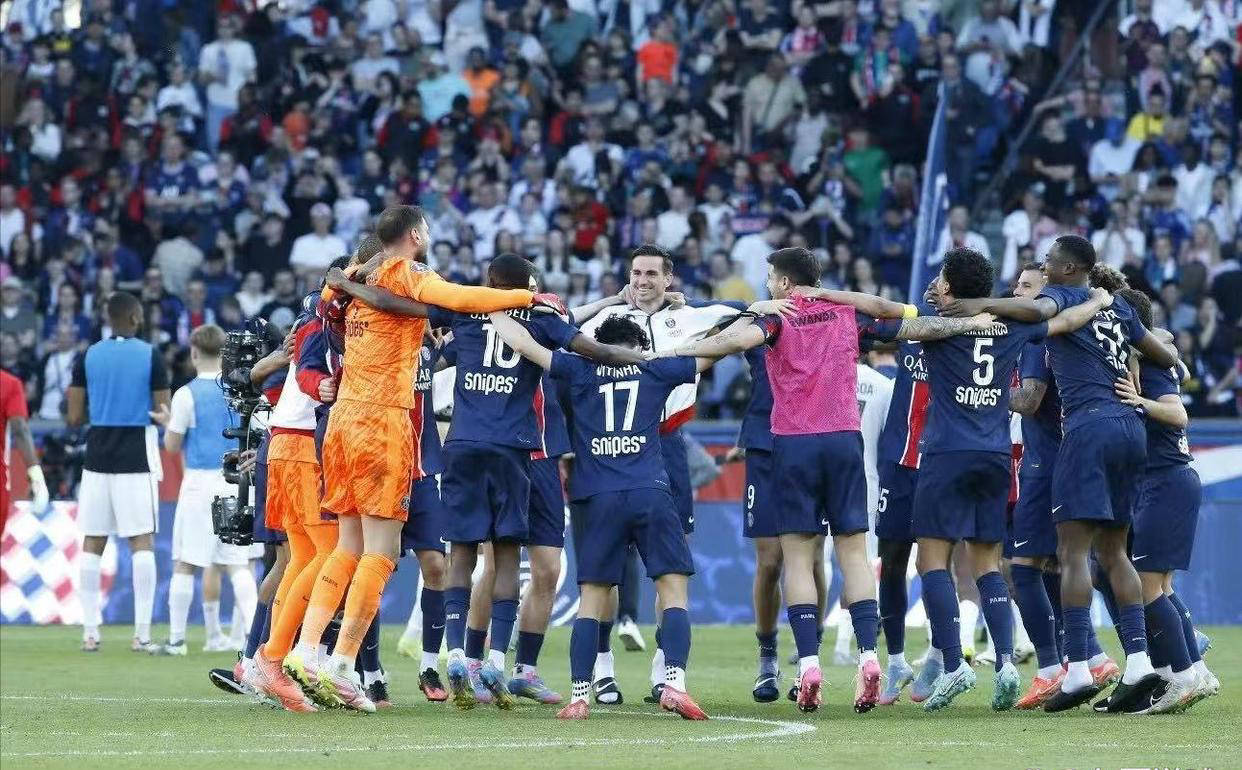 九游app- 冲刺阶段法甲传出新动向，广州队战术微调，管理层表态：压力陡增，身体对抗强度拉满