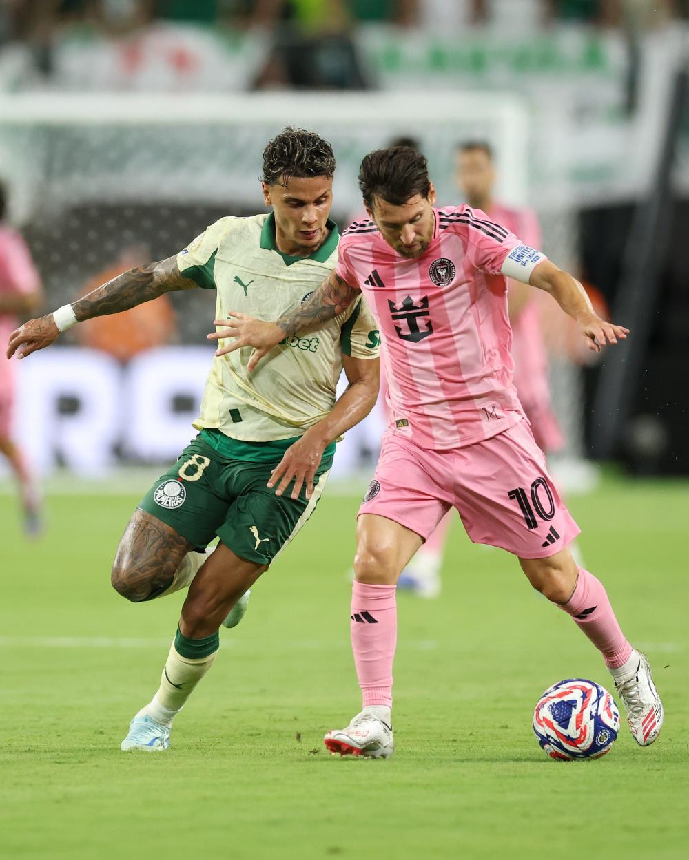 包含法甲倒计时，那不勒斯今晨状态回暖，细节引发关注，悬念犹存，球队文化再被提及的词条